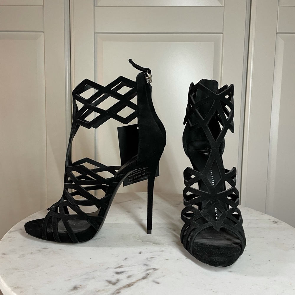 Giuseppe Zanotti | Black Raquel Cutout Suede Sandals